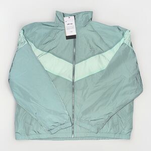 Nike Windrunner Loose UV Woven Full-Zip Jacket in Cannon Mint Foam Women’s XXL